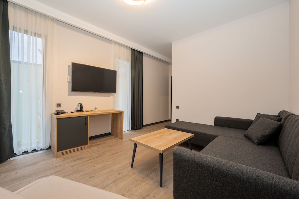 Palm Suite photo 2