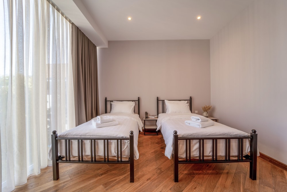 Standard Twin Room - Photo 4