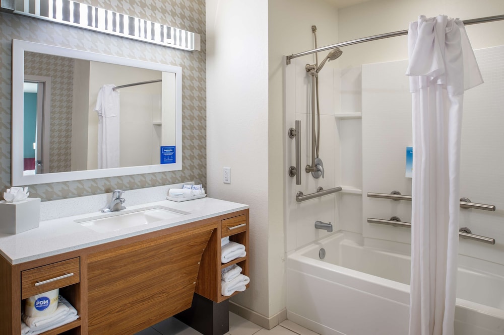 Studio, 2 Queen Beds, Accessible, Bathtub