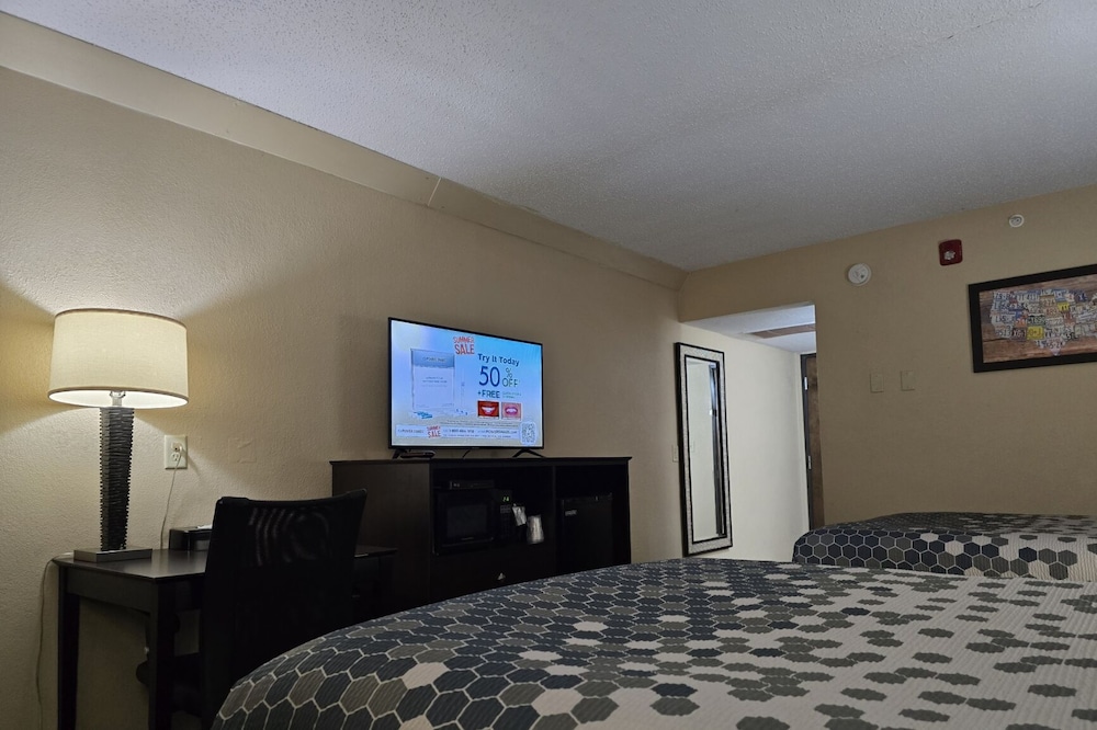 Room, 2 Queen Beds, Accessible, Non Smoking - Photo 2