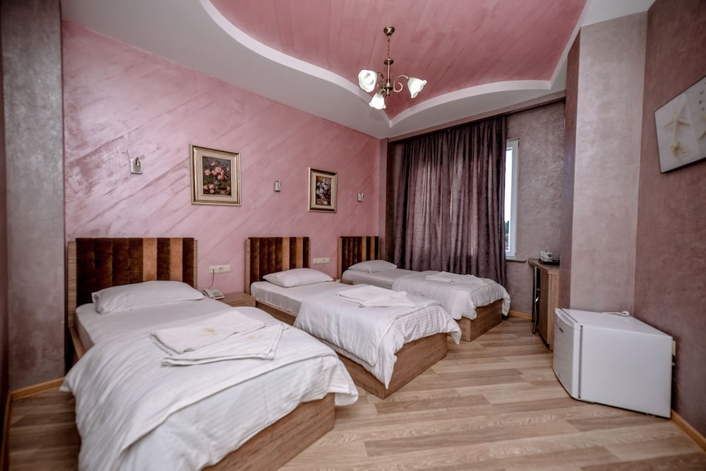 Deluxe Triple Room photo 3