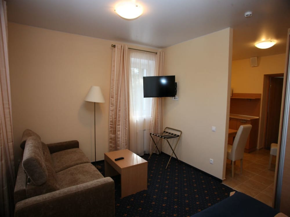Family Room, 1 Bedroom photo 1