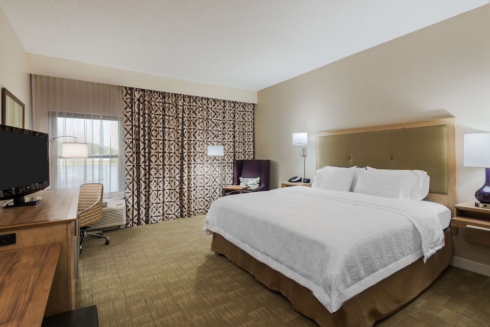 Room, 1 King Bed, Accessible, Bathtub - Photo 3