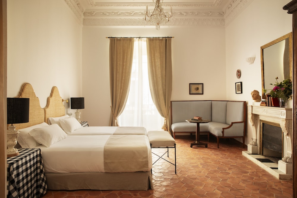 Deluxe Room - Photo 6