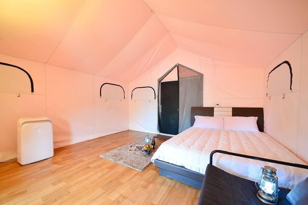 Basic Room, 1 Bedroom (Glamping (Random)) photo 1