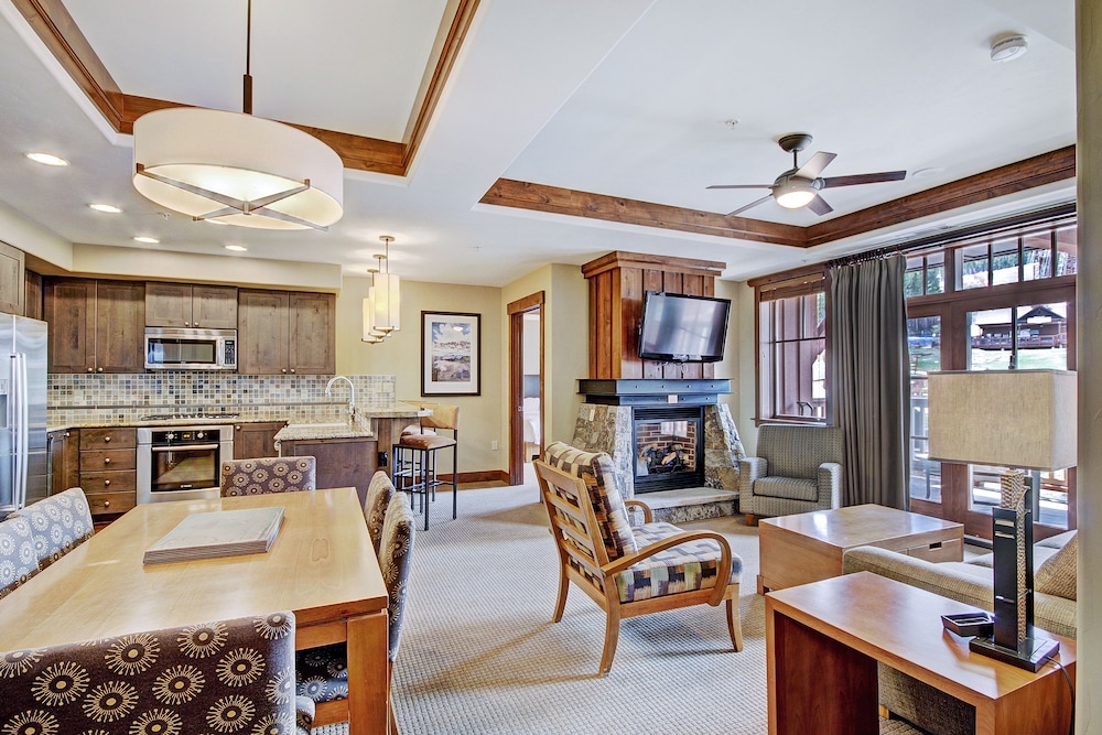 Condo, 2 Bedrooms, Slope side
