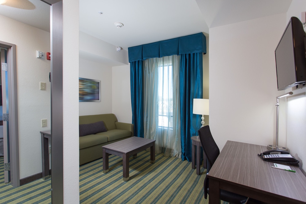 Standard Room, 1 King Bed, Non Smoking photo 3