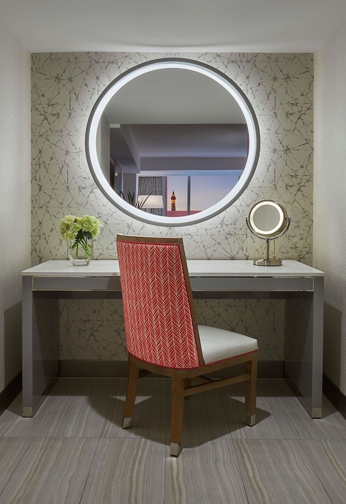 Flamingo Vice-presidential Suite, Habitat Tower, 1 King, Non-smoking