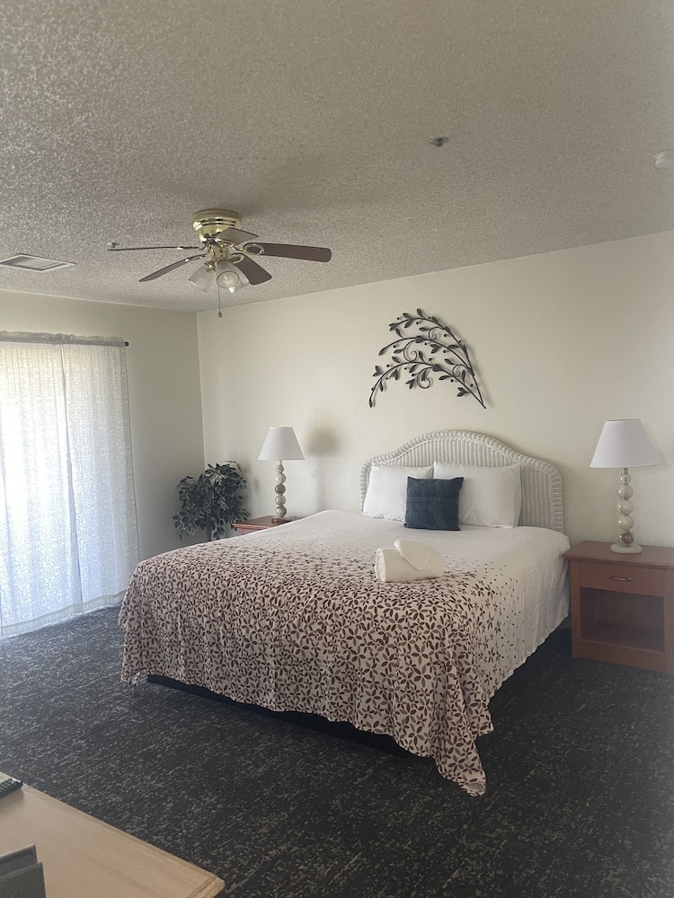 Family Villa, Multiple Beds (Villa Two, 281 Ft from Resort. 3 Bedr)