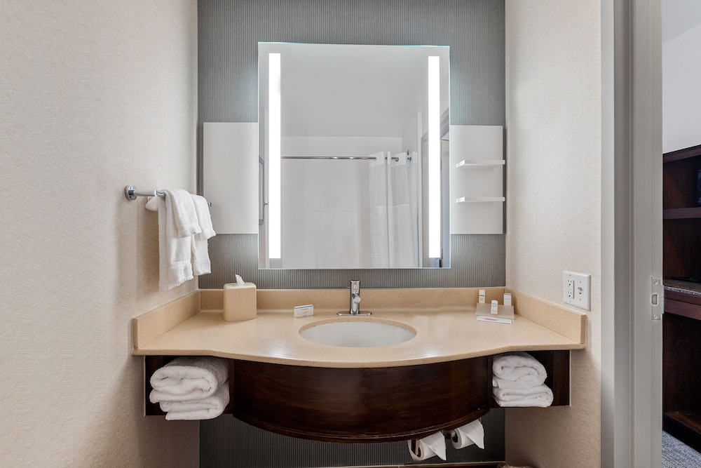 Room, 2 Queen Beds, Accessible, Bathtub - Photo 4
