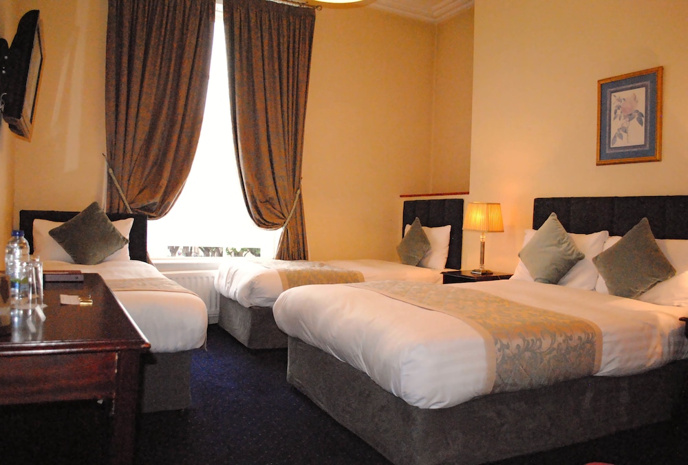 Family Room, Multiple Beds, Ensuite, City View photo 2