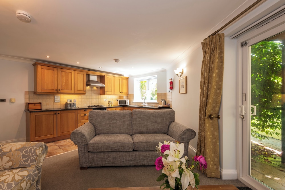 Apartment, 2 Bedrooms, 2 Bathrooms (rear view overlooking the path and car park) photo 1