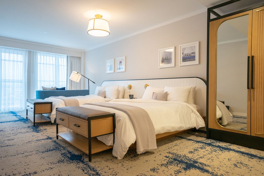 Room, 2 Queen Beds, City View - Photo 5