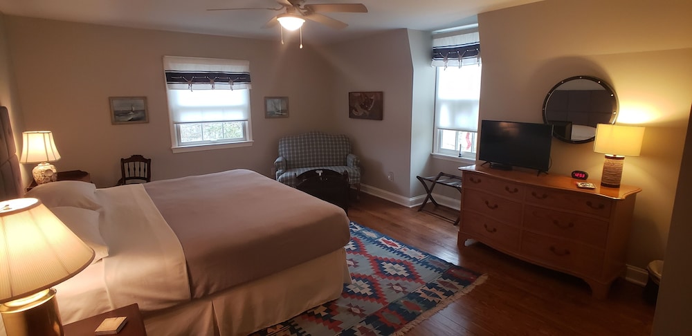 The Commander's Suite