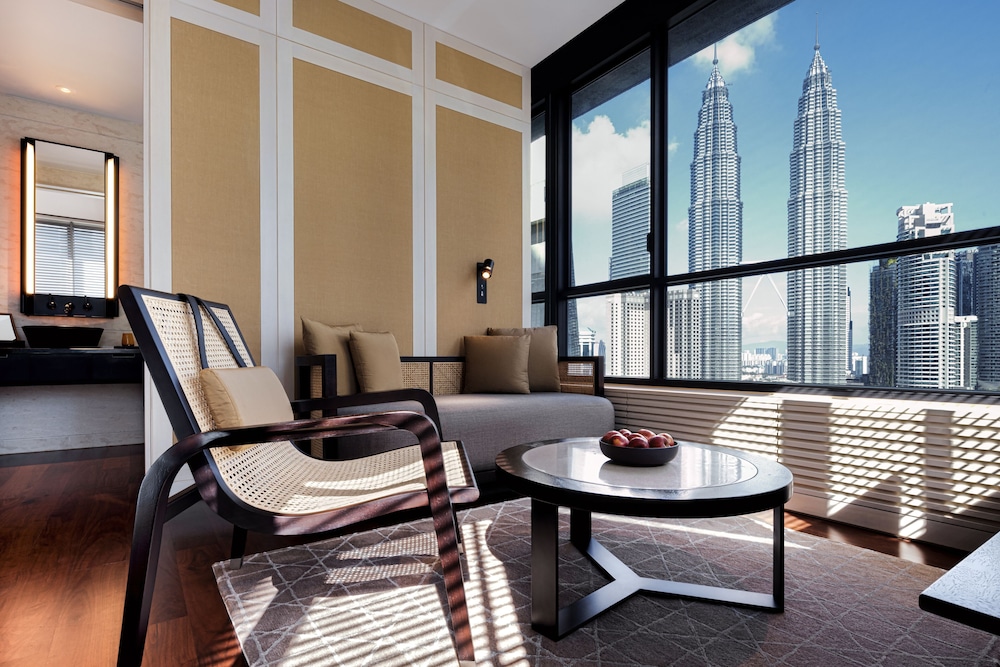 Deluxe Suite photo 2