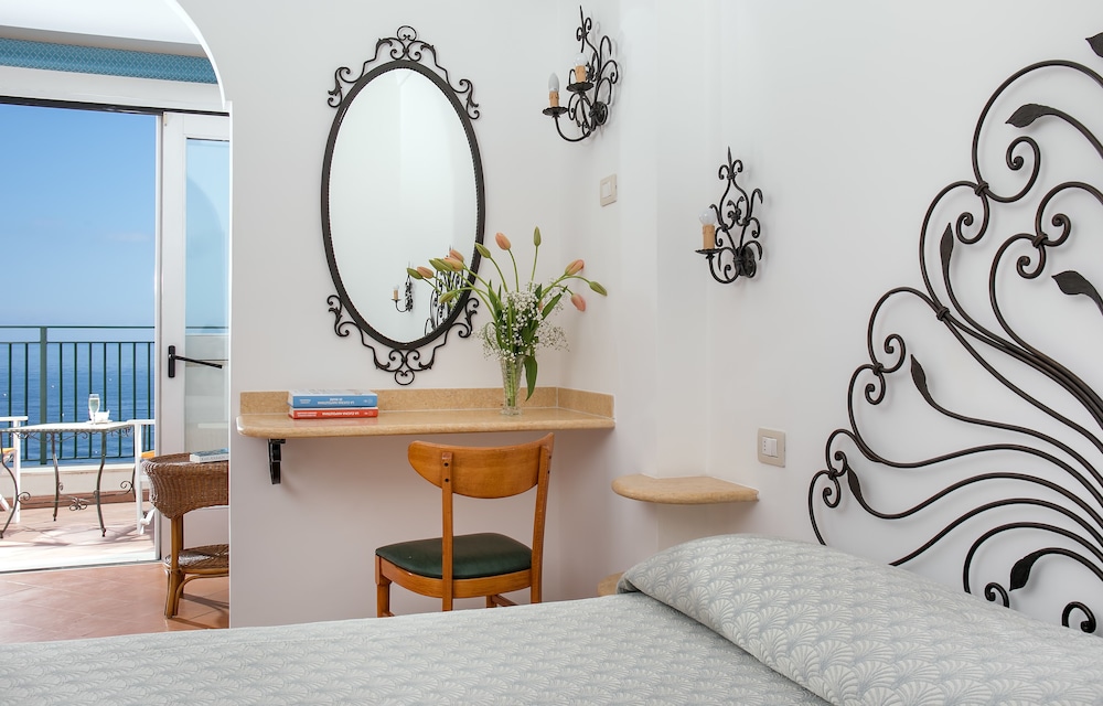 Superior Double Room, Terrace, Sea View photo 2
