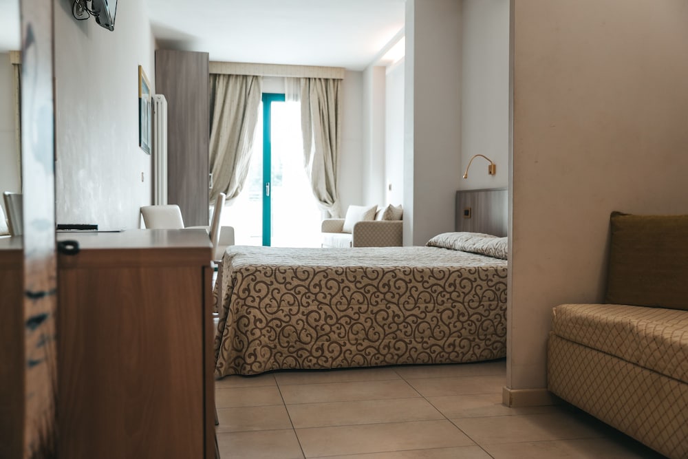 Family Room, Balcony