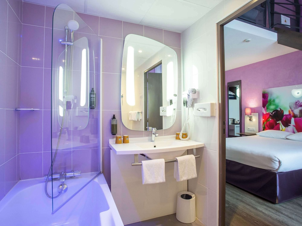 Standard Suite, Multiple Beds - Photo 14