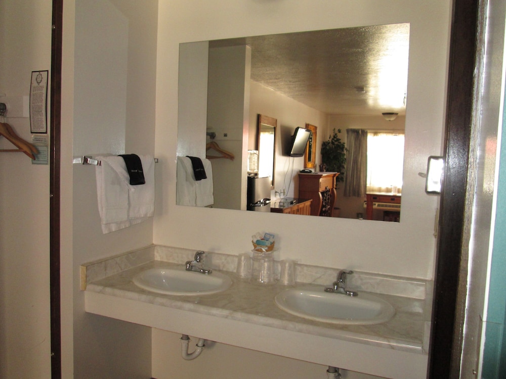Standard Double Room, Ensuite (Jim Butler Suite) photo 2