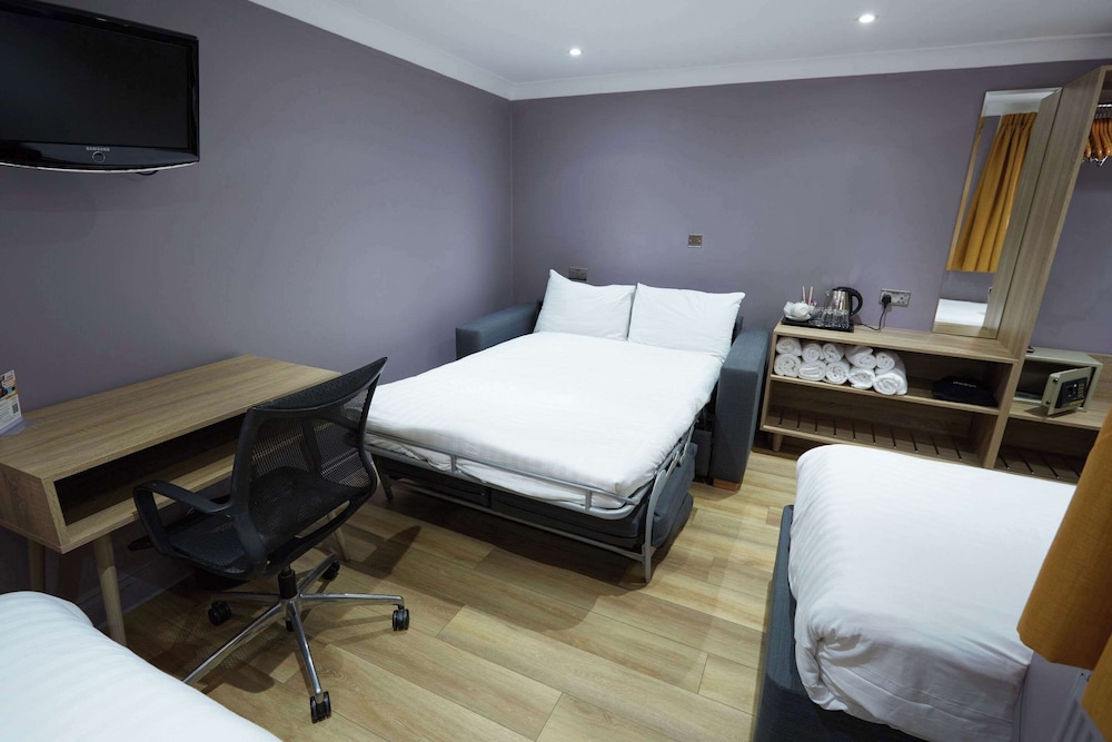 Family Room, 2 Double Beds, Non Smoking photo 2