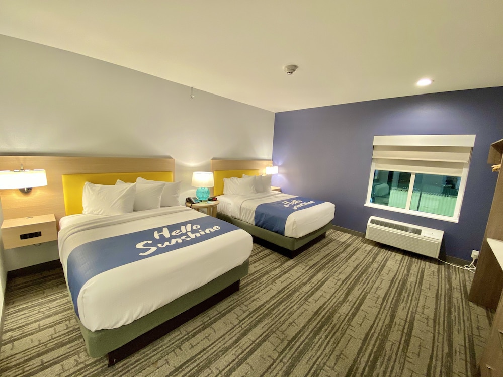 Room, 2 Queen Beds, Accessible, Non Smoking - Photo 3