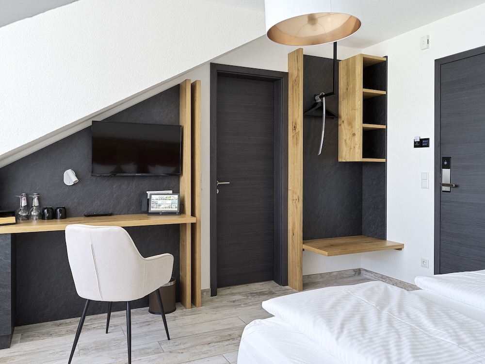 Double Room, Ensuite, Lake View - Photo 8