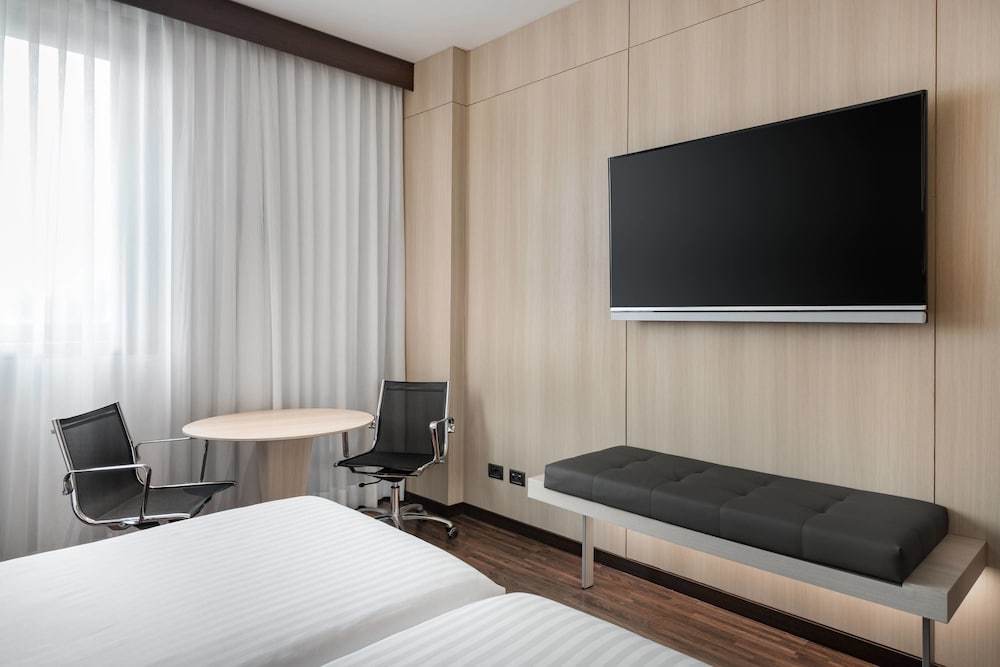Standard Room, 1 Queen Bed