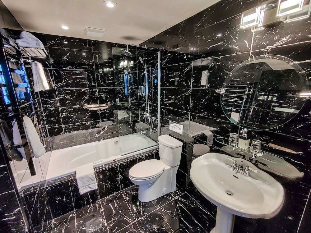 Exclusive Suite - 2nd floor, no elevator thumbnail 5