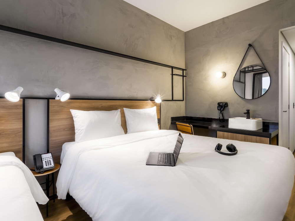 Standard Room, Multiple Beds - Photo 1
