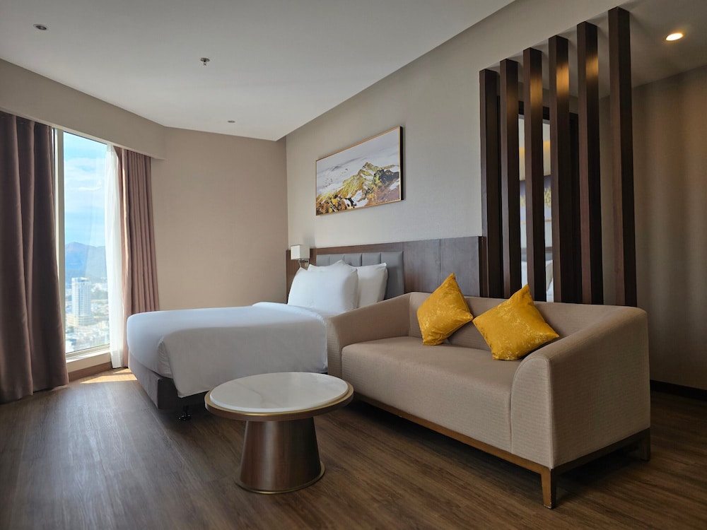 Family Club Suite - Photo 11
