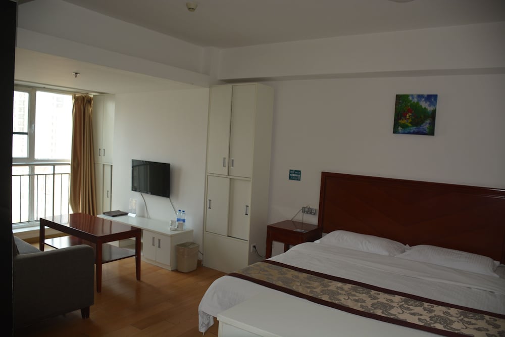 Deluxe Room, 1 King Bed photo 2