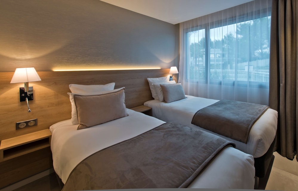 Standard Room, 1 King Bed - Photo 2