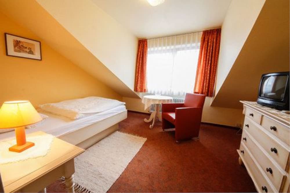 Basic Single Room photo 2