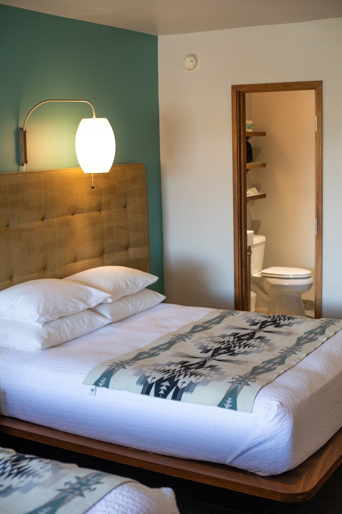 Design Room, 2 Queen Beds photo 2