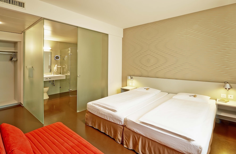 Business Room, 1 Queen Bed - Photo 2
