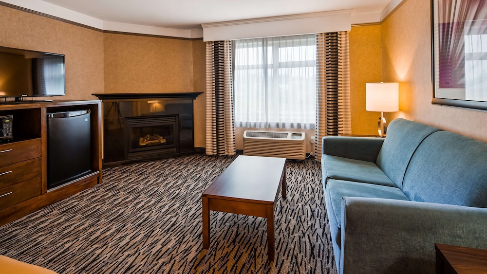 Suite, 1 Queen Bed, Non Smoking, Refrigerator & Microwave - Photo 4