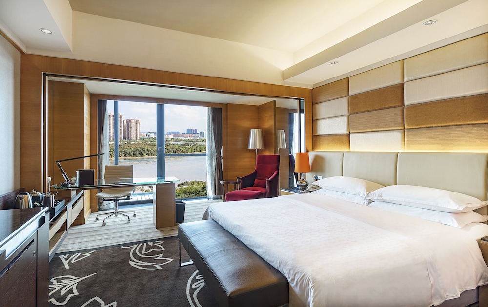Club Room, 1 King Bed, River View photo 2