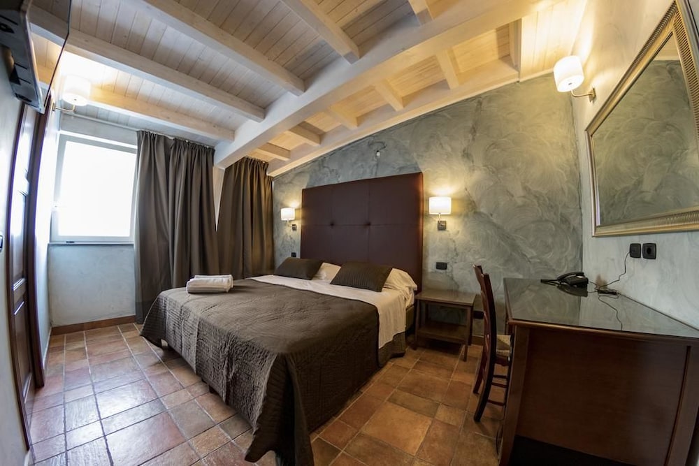 Standard Double or Twin Room photo 3