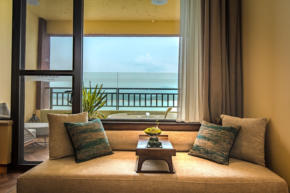 Suite, 1 King Bed, Non Smoking, Lake View (Duplex Star) photo 3