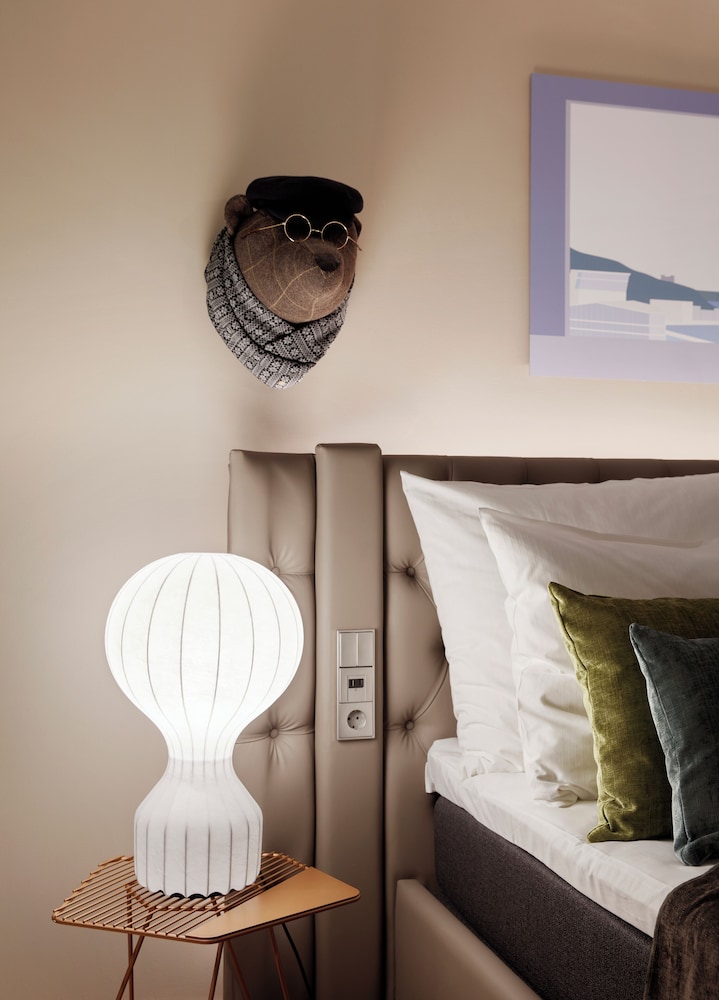 Standard Twin Room thumbnail 6
