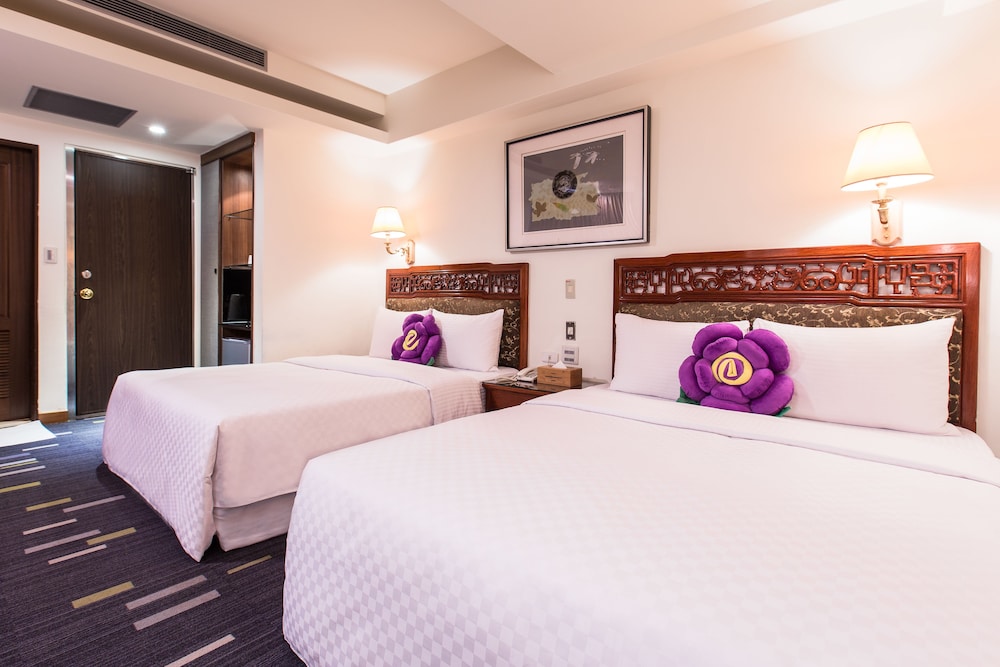 Elite Quadruple Room, 2 Queen Beds photo 3