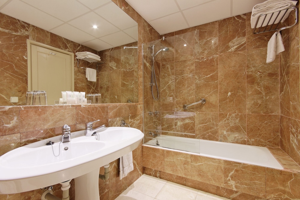 Double Room - Photo 17