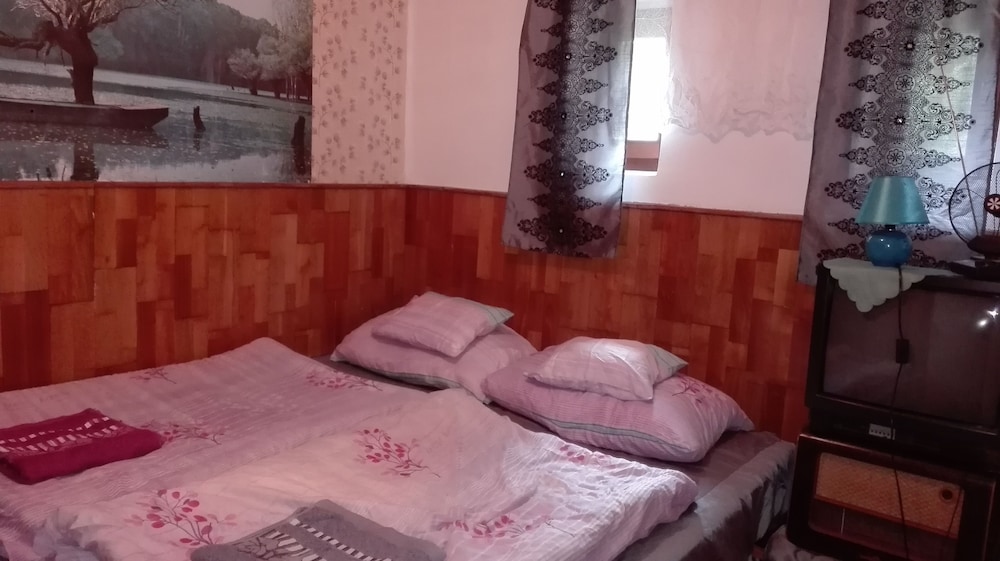 Classic Room, 1 Queen Bed photo 2