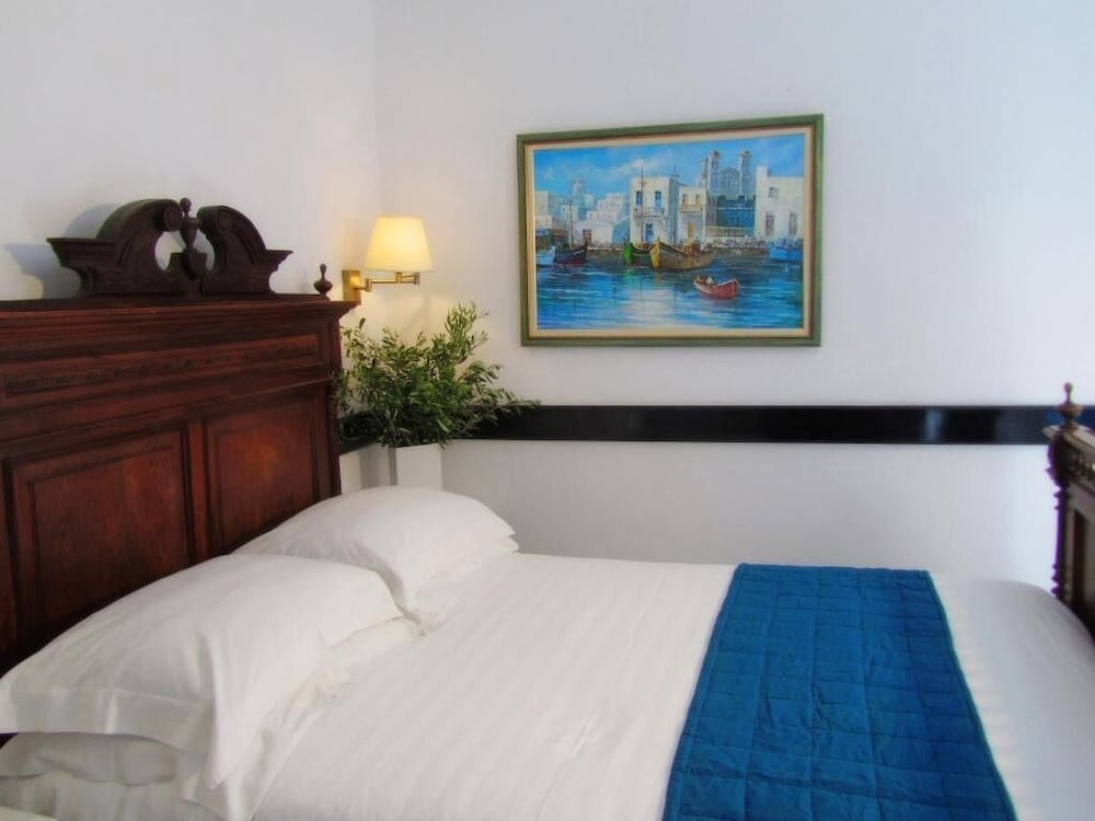 Family Room, 2 Bedrooms, Pool View