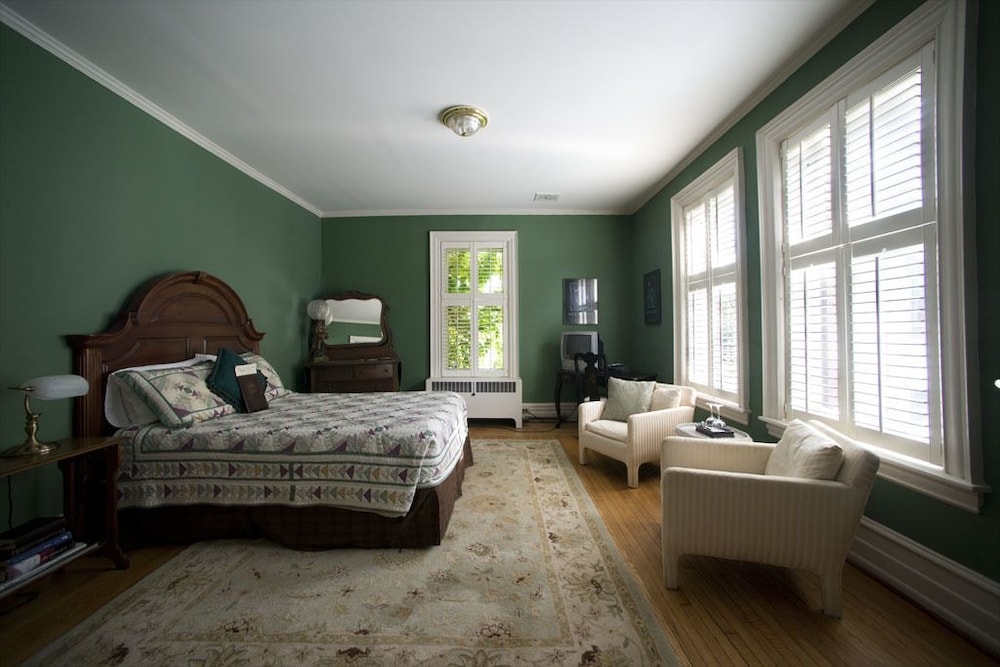 Room 1 - Green Room (private bathroom across the hall) photo 3