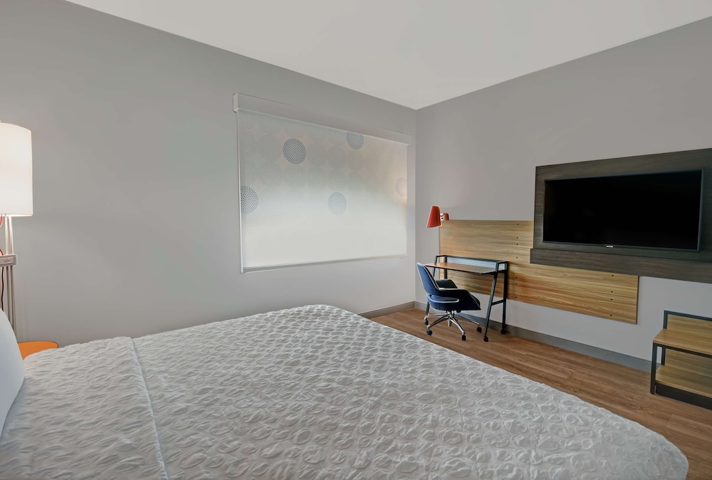 Room, 1 King Bed - Photo 2