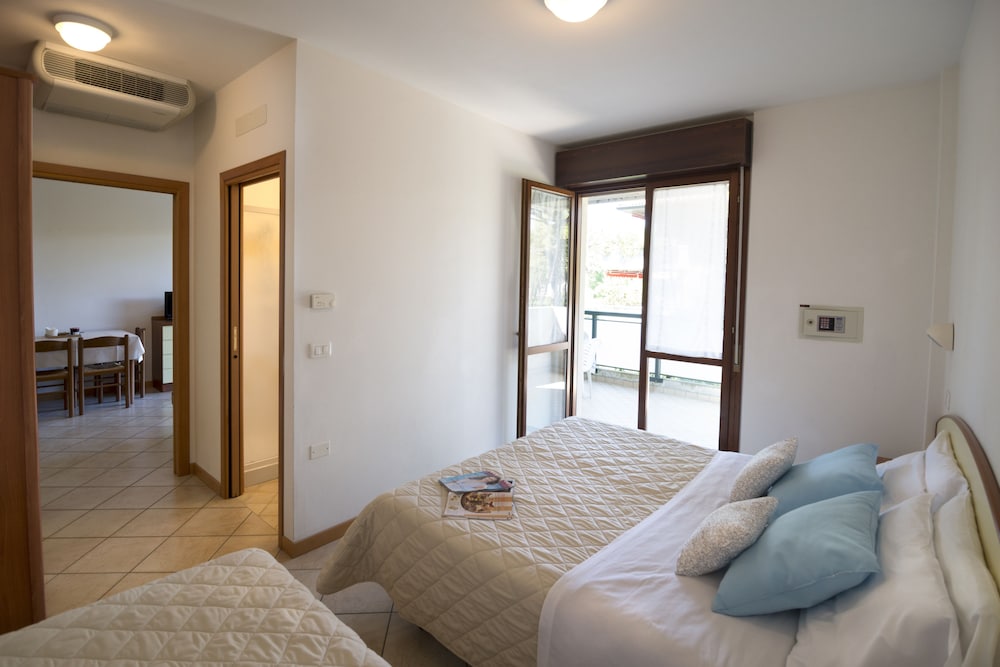 Junior Apartment photo 1