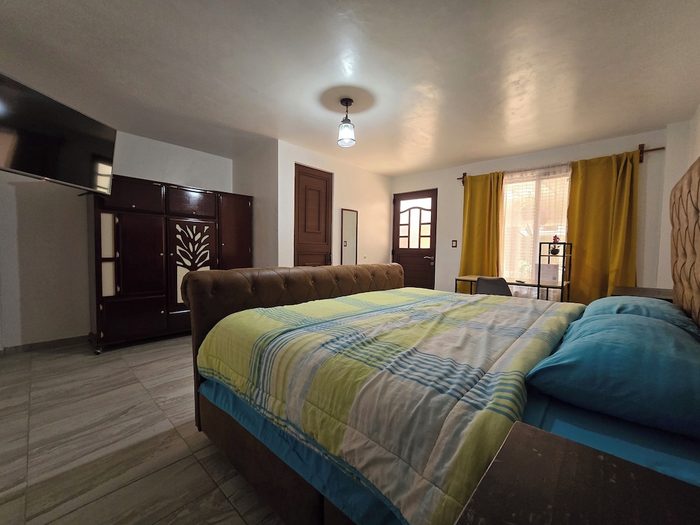 Family Room, 1 King Bed, Non Smoking