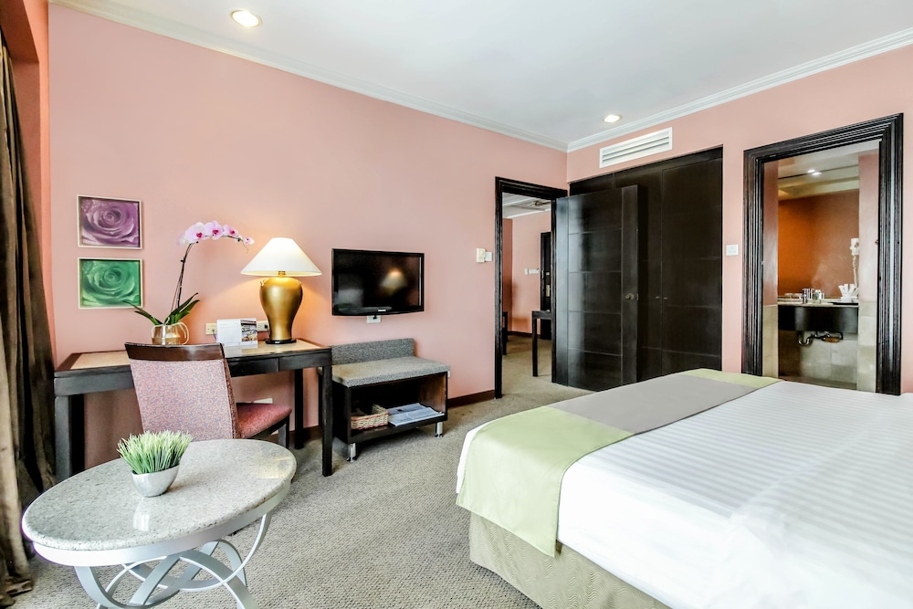 Executive Suite, 1 Bedroom - Photo 2