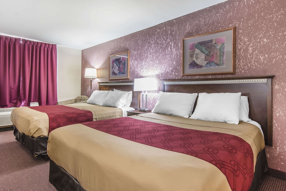 Standard Room, 2 Queen Beds, Non Smoking photo 2